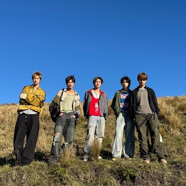 Lirik Lagu REDRED - CORTIS