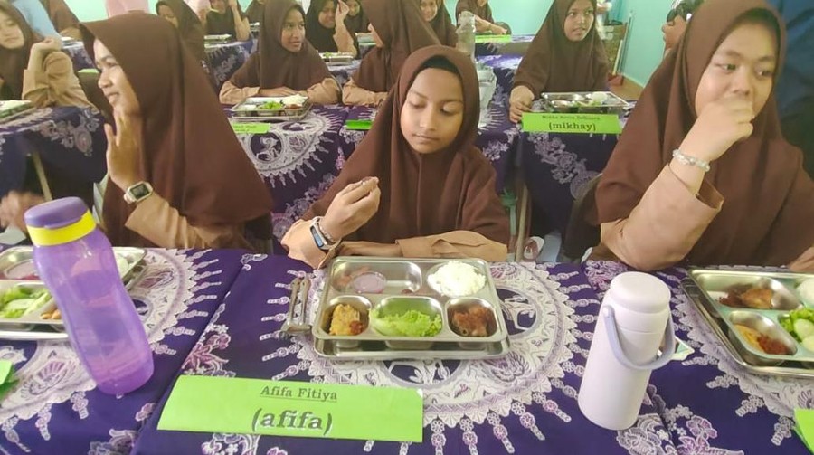 Dapur SPPG Polres Siak resmi beroperasi dan mendistribusikan MBG ke 348 siswa. Dapur SPPG Polres Siak resmi beroperasi dan mendistribusikan MBG ke 348 siswa, Kamis (2/10/2025).