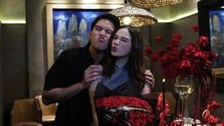 Rayakan Anniversary, El Rumi Hadiahkan Kalung Seharga Fantastis untuk Syifa Hadju