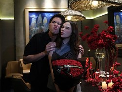 Rayakan Anniversary, El Rumi Hadiahkan Kalung Seharga Fantastis untuk Syifa Hadju