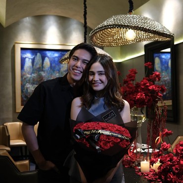 7 Momen Makan Malam Romantis 1st Anniversary Syifa Hadju dan El Rumi