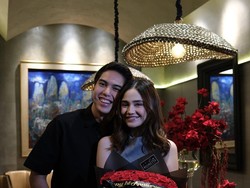 7 Momen Makan Malam Romantis 1st Anniversary Syifa Hadju dan El Rumi