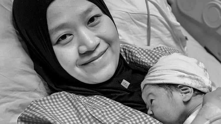 Istri Bintang Emon Melahirkan