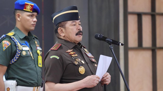 Beberapa jabatan yang dimutasi adalah Direktur Penuntutan Jampidsus, Kajati Bali, Kajati Sumsel, dan Kajati Kalbar.