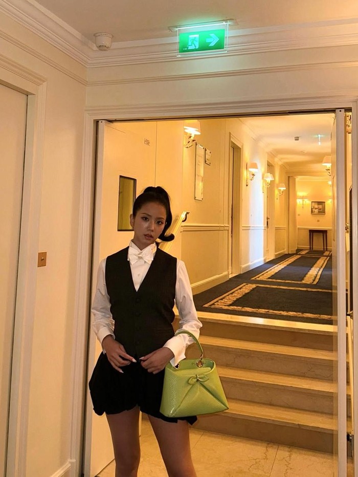 Jisoo terus mewakili brand fashion ternama Dior dalam sejumlah acara peragaan busana bergengsi termasuk Paris Fashion Week yang digelar pada Rabu, (1/10/2025) lalu, Beauties./ Foto: instagram,com/sooyaaa__