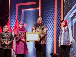 Kabupaten Gresik Raih Terbaik 1 Investment Award Jatim 2024