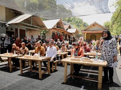 Luhut hingga Gus Ipul Tinjau Uji Coba Digitalisasi Bansos di Banyuwangi