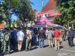 HP Jurnalis Dibanting Oknum Massa Saat Liput Bentrok di DPRD Pati