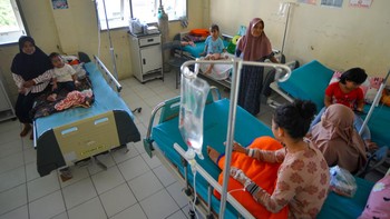 FOTO: Puluhan Anak TK-SD di Agam Sumatera Barat Keracunan MBG