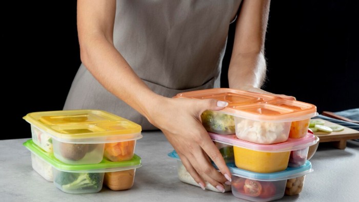 5 Benda yang Sebaiknya Tidak Disimpan di Wadah Plastik