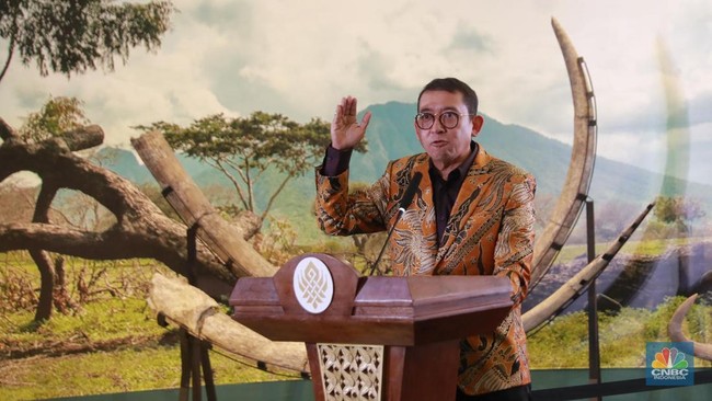 Fadli Zon Soal Harga BBM Subsidi tak Naik: Prabowo Berpihak ke Rakyat