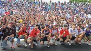 FOTO: Riders Parade MotoGP Mandalika 2025 Jadi Pesta Rakyat
