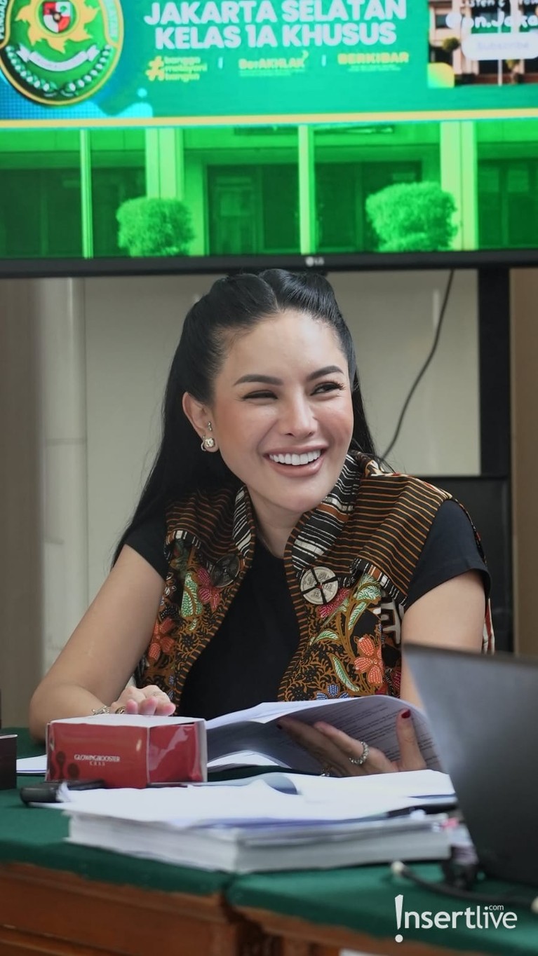 Nikita Mirzani jalani sidang kasus pemerasan dan tindak pidana pencucian uang (TPPU) di Pengadilan Negeri Jakarta Selatan, Kamis (2/10).