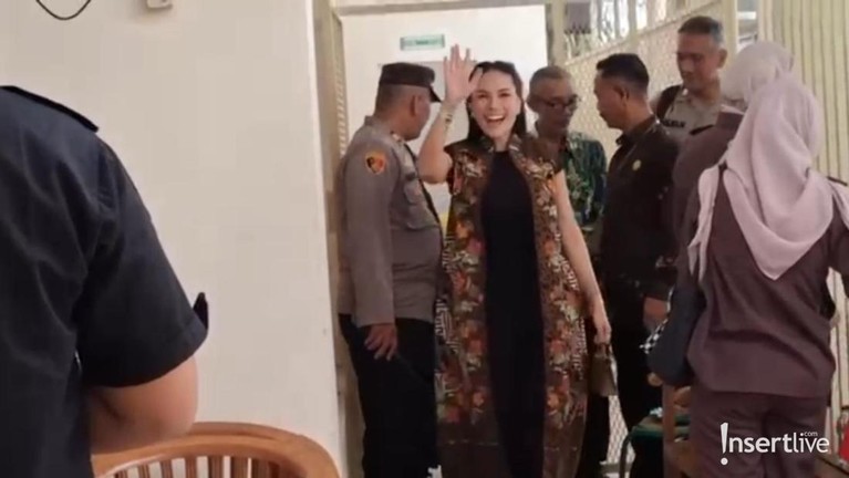 Nikita Mirzani Nikita Mirzani