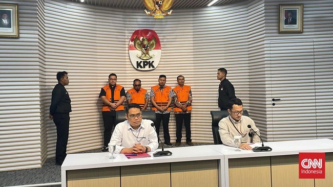 Mantan Ketua DPRD Jatim, Kusnadi, diduga terlibat korupsi dana hibah Rp398,7 miliar, menerima fee hingga Rp79,7 miliar. KPK menetapkan 21 tersangka.