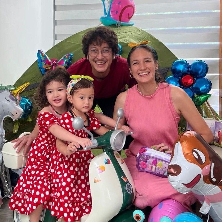 <p>Perayaan kali ini terasa begitu meriah dengan konsep yang dipenuhi dengan karakter anak-anak. Melalui unggahannya di Instagram, Nadine membagikan kompilasi video kejutan yang dipersiapkan khusus untuk putri kecilnya itu. (Foto: Instagram @nadinelist)</p>