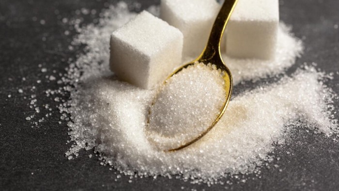 Raja Charles menghindari pemanis buatan. Raja memilih pemanis alami, seperti madu dan buah//Foto: freepik.com/fabrikasimf