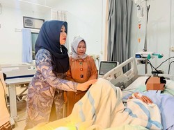 Haru Ning Lia Jenguk Santri Selamat dari Ambruknya Ponpes di Sidoarjo