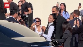 VIDEO: Johnny Depp Balik ke Paris Fashion Week setelah 30 Tahun