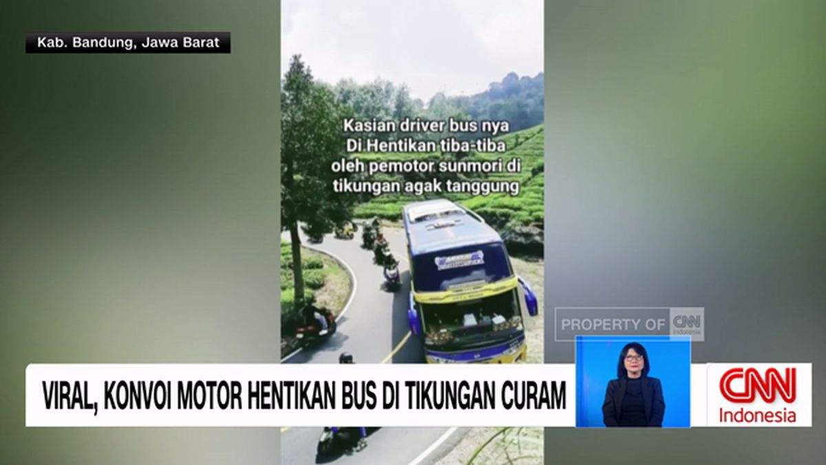 VIDEO: Viral Konvoi Motor Hentikan Bus di Tikungan Curam