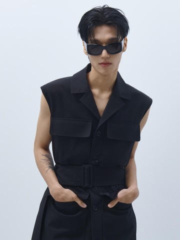 5 Potret Menawan Wooyoung ATEEZ Saat Menghadiri Courreges Show di Paris