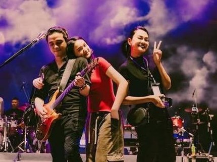 Curi Perhatian, 5 Potret Kaines Putri Oncy Ungu yang Tingginya Hampir Salip Sang Ayah