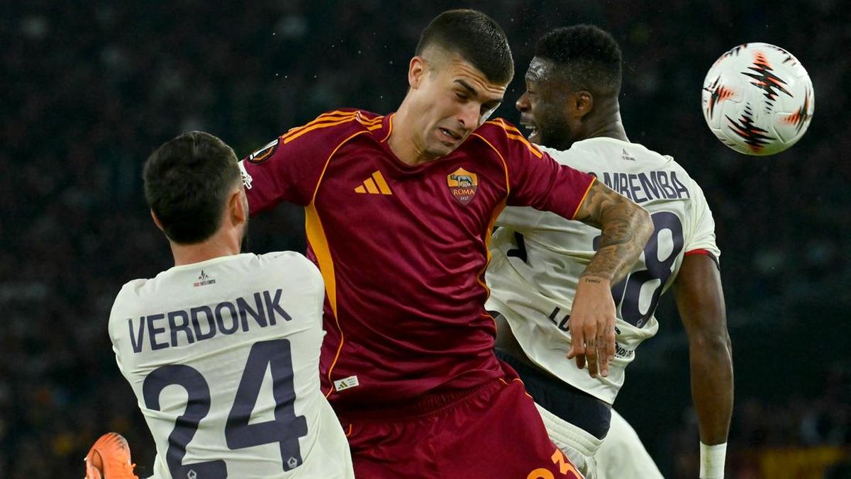 FOTO: Aksi Calvin Verdonk Gebuk AS Roma