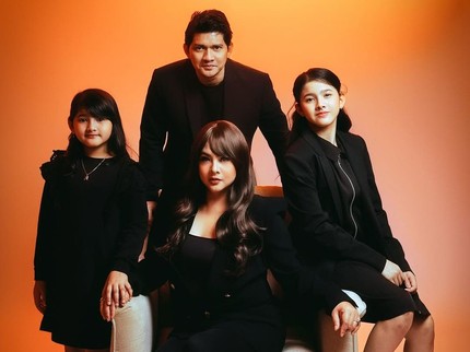 Potret Keluarga Audy Item & Iko Uwais Bareng Anak, Paras Cantik Sang Bunda Bikin Salfok