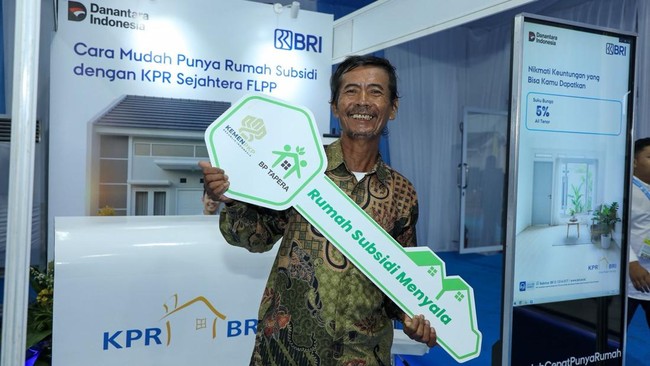 BRI menggelar akad massal KPR FLPP program 3 Juta Rumah dan serah terima kunci bagi 26 ribu debitur secara serentak di 33 provinsi pada akhir September lalu.
