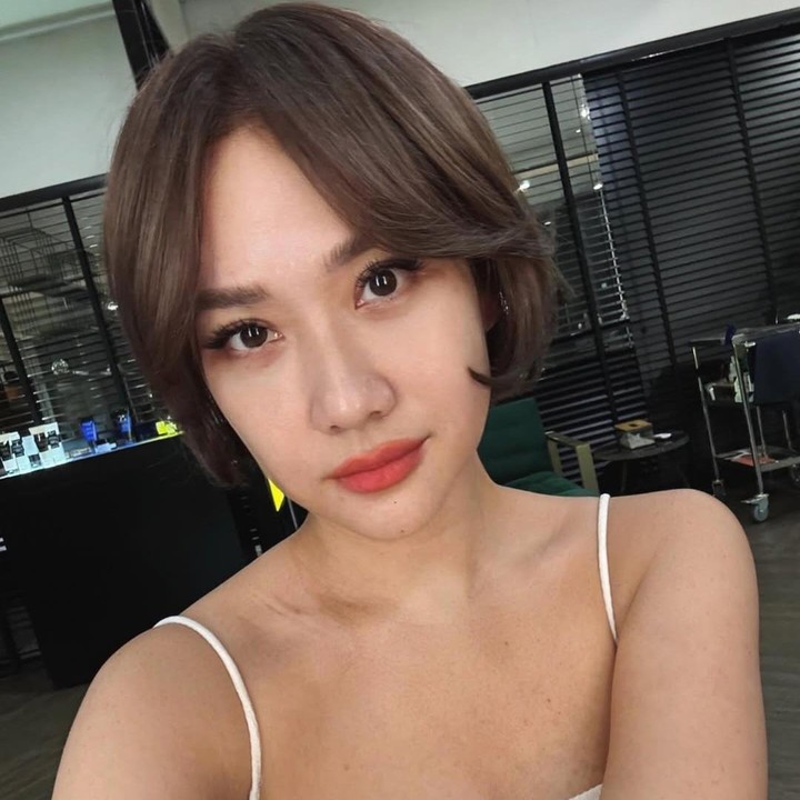 <p>Ia terlihat memamerkan warna rambut terbarunya yang kini berwarna cokelat. &ldquo;<em>Bye</em>&nbsp;blonde, halo untuk warna baru di hidupku,&rdquo; tulis BCL, dikutip dari laman Instagram <em>@itsmebcl,</em> Jumat (3/10/2025). (Foto: Instagram@itsmebcl)</p>