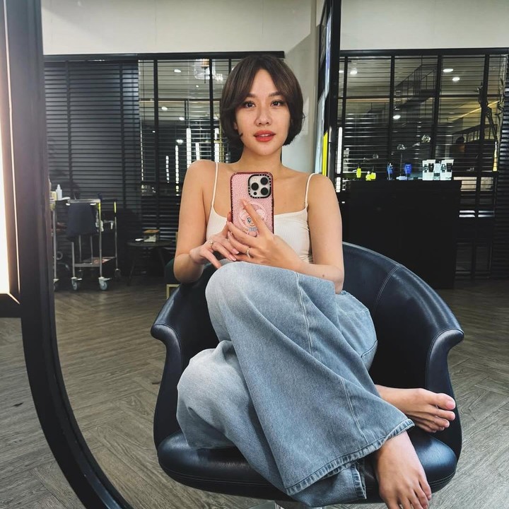 <p>Setelah sekian lama tampil dengan gaya rambut blonde. BCL memutuskan untuk mengubah warnanya. Hal tersebut diketahui langsung melalui beberapa foto yang diunggah di akun Instagram pribadinya. (Foto: Instagram@itsmebcl)</p>