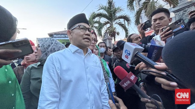Cak Imin Cerita soal Kiai yang Anaknya Meninggal di Ponpes Al Khoziny Cak Imin menceritakan orang tua santri yang bersyukur anaknya meninggal saat salat di Ponpes Al Khoziny ambruk.