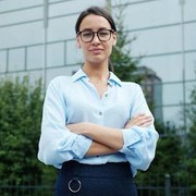 3 Cara Mengenali Orang dengan IQ Tinggi Dilihat dari Cara Berpakaian