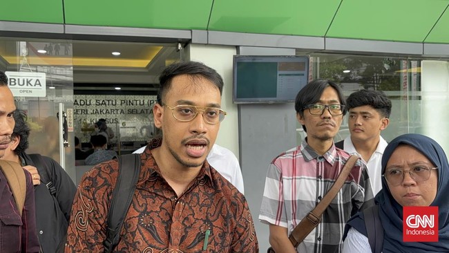 Polda Metro Jaya disebut telah mengembalikan 16 buku milik Direktur Eksekutif Lokataru Foundation Delpedro Marhaen.