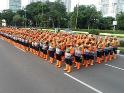 DLH DKI Kerahkan 2.100 Petugas Kebersihan Kawal HUT ke-80 TNI