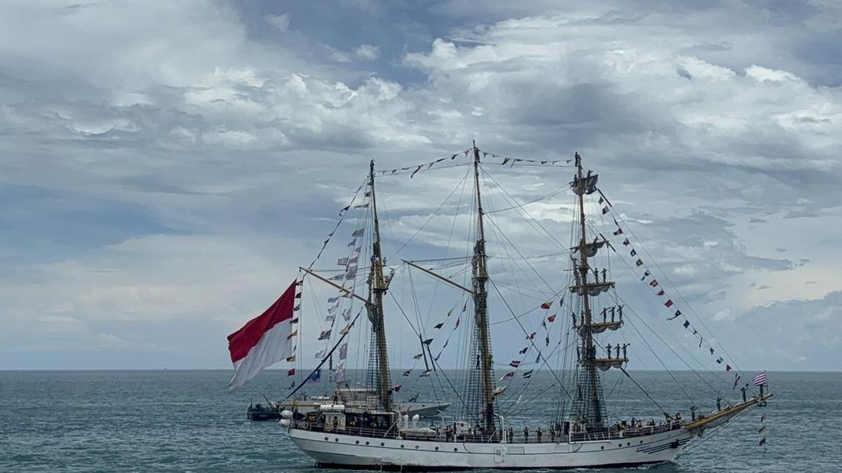 KRI Brawijaya hingga Kapal Selam TNI AL Unjuk Gigi di Teluk Jakarta