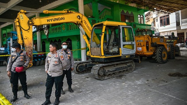 Update BNPB di Pencarian Hari ke-6, Korban Hingga Kondisi Bangunan Letjen TNI Suharyanto menyampaikan hingga hari ke-6 pencarian, ada puluhan korban yang belum ditemukan di reruntuhan gedung ponpes Al Khoziny.
