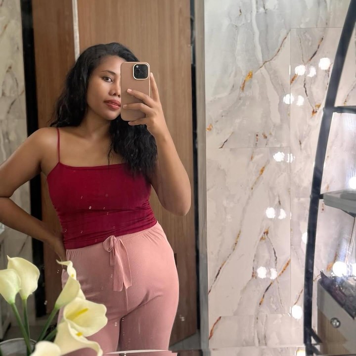 <p>Kabar bahagia datang dari penyanyi dangdut Evi Masamba, Bunda. Perempuan 34 tahun ini tengah hamil anak ketiga. Saat ini, usia kehamilan Evi sudah masuk trimester terakhir. (Foto: Instagram @evi_masamba_real)</p>