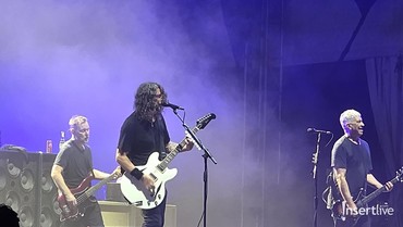 img-title Usia Cuma Angka, Kembalinya Foo Fighters ke Jakarta setelah 3 Dekade!