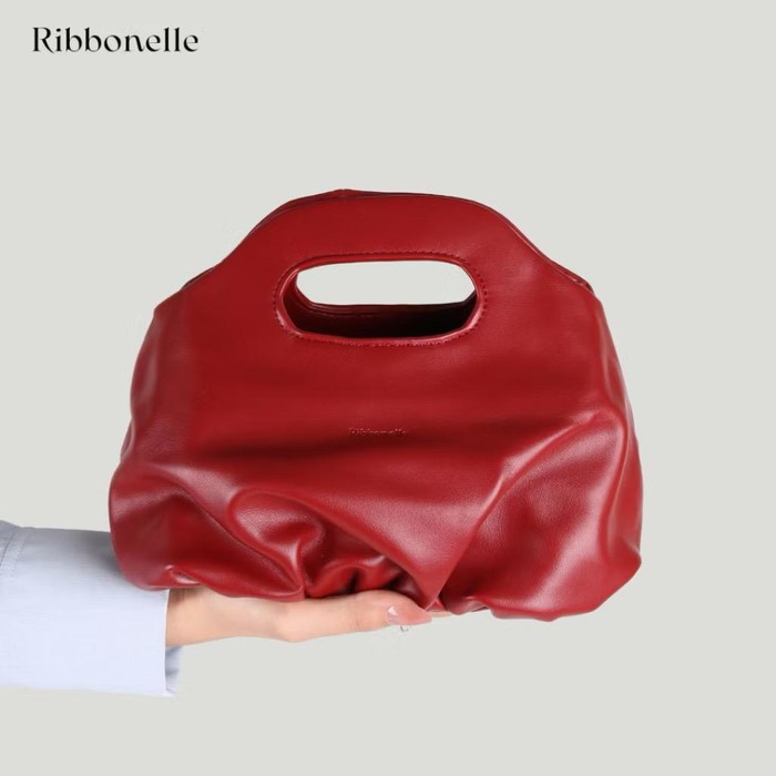 Ini dia gaya minimalist tapi tetap elegan ala Enzy Storia yang mudah di sontek.