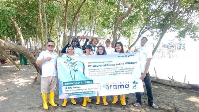 Remaja asal India Harshika Hundal bergerak menyelamatkan lingkungan melalui rehabilitasi Hutan Mangrove di Indonesia.