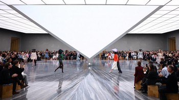 FOTO: Kejutan Jonathan Anderson untuk Dior di Paris Fashion Week