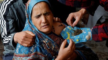 FOTO: Popularitas Pengobatan Tulang Tradisional di Kashmir