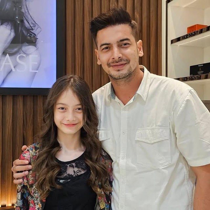 <p>Melalui akun Instagram pribadinya, Boy kerap membagikan momen manis bersama Shofia. Salah satunya ketika mereka kompak pergi ke salon untuk menghabiskan waktu berdua. (Foto: Instagram @boyhamzah)</p>