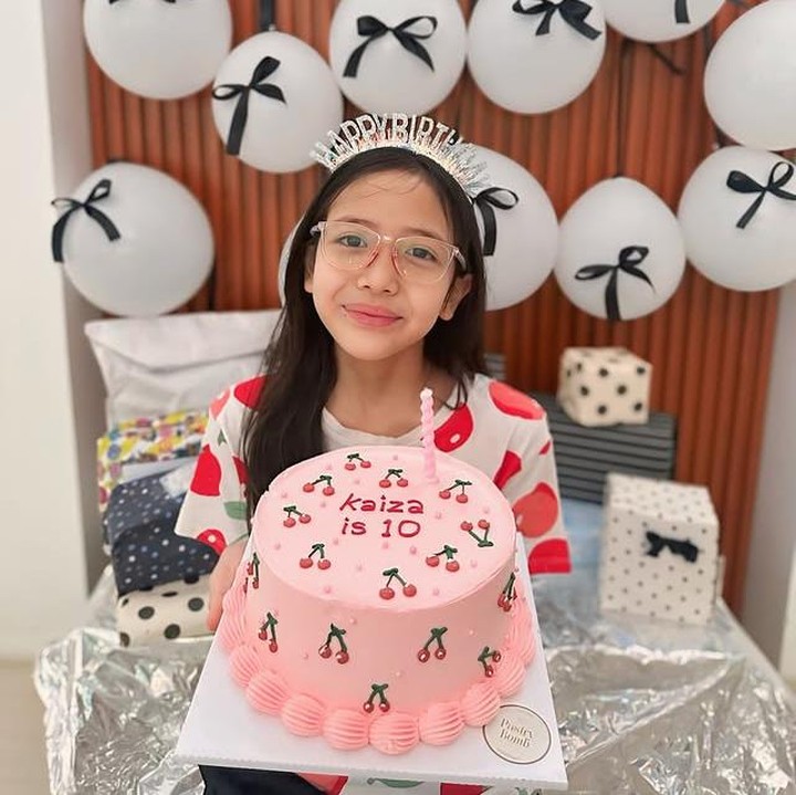 <p>Di hari spesial Kaiza, Fanny dan Zacky menyiapkan pesta sederhana di rumah. Momen kebahagiaan tersebut pun tak luput dari sorotan publik karena dibagikan langsung oleh Fanny lewat Instagram pribadinya. (Foto: Instagram @fannyfabriana)</p>