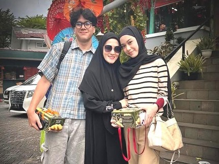 Momen Lyra Virna Bersama Anak Sambung Kembarnya, Berat saat Lepas Kuliah di Luar Kota