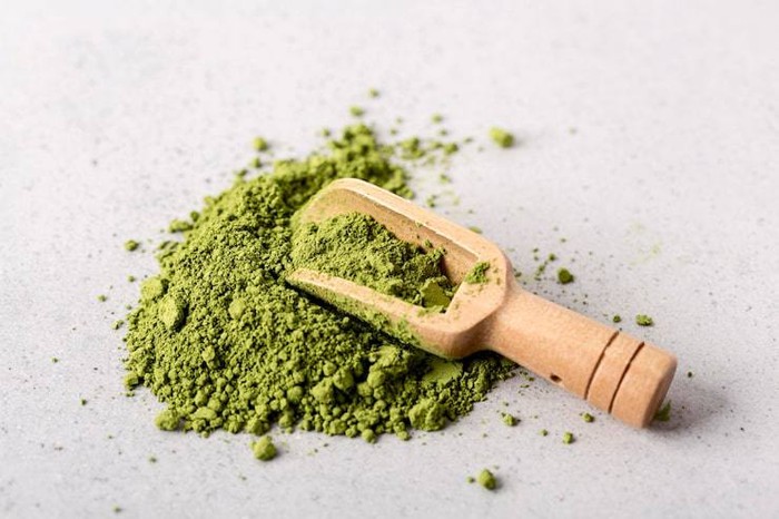 Pure Matcha merupakan bubuk teh hijau yang berasal dari daun Camellia Sinensis, biasanya dari daun yang dibayangi sebelum panen, kemudian dikukus, dikeringkan, dan digiling hingga menjadi bubuk yang halus.