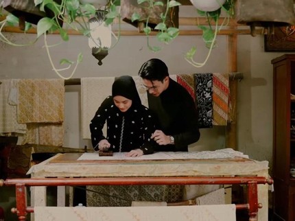 5 Potret Romantis Dinda Hauw dan Rey Mbayang 'Batik Date'