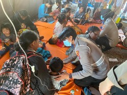 100 Siswa SD di TTS Keracunan MBG, Sebagian Dirawat di Tenda Darurat