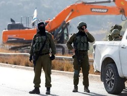 Dilindungi Tentara, Buldoser Israel Bangun Jalan Baru di Tepi Barat